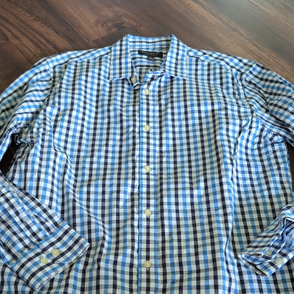 Banana Republic Blue and White Checkered Men's Shirt